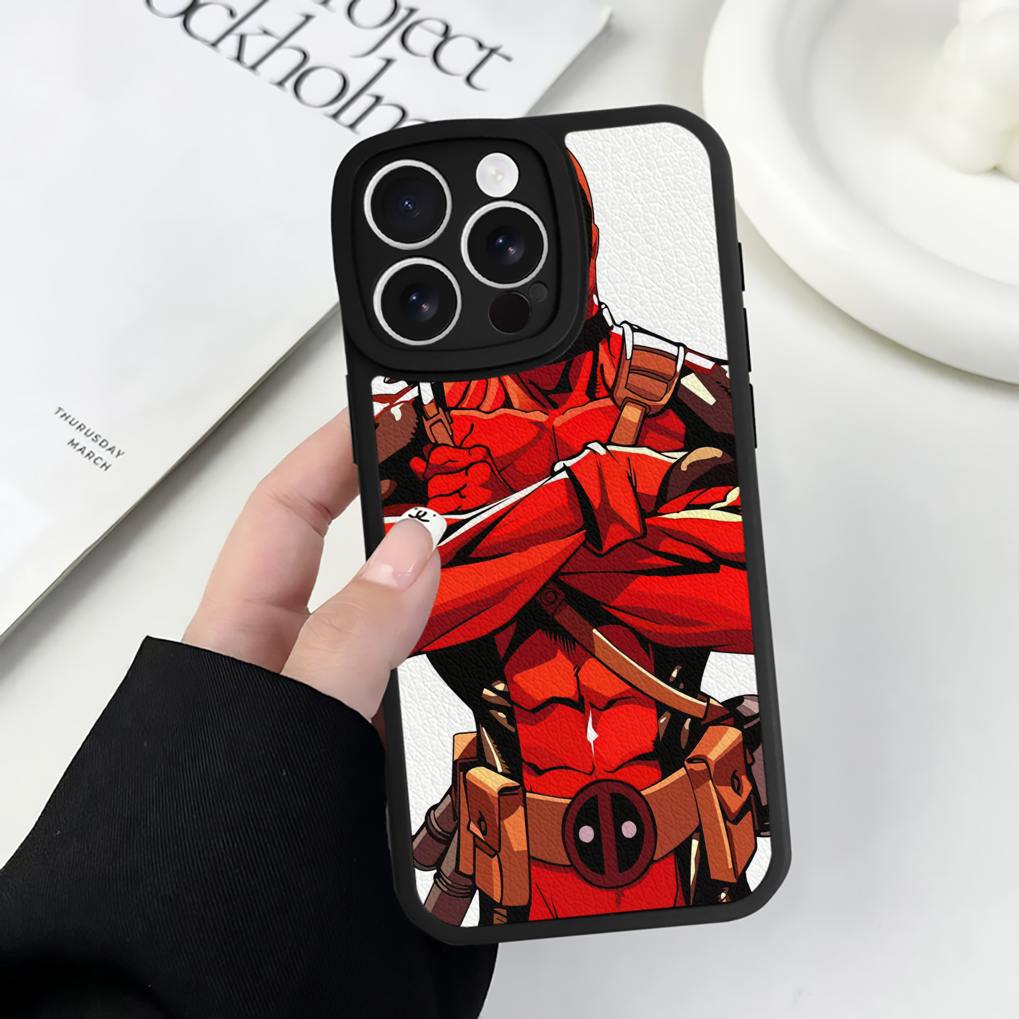 （画像用） Deadpool デッドプール 【iPhone 16シリーズ対応】シリコンスマホケース（レザー調） 材質：シリコン